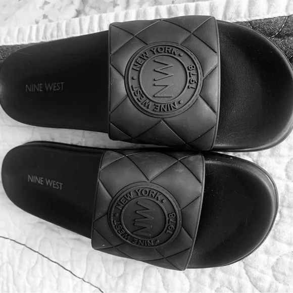 NWOT: Nine west slides sz8 - Picture 3 of 6